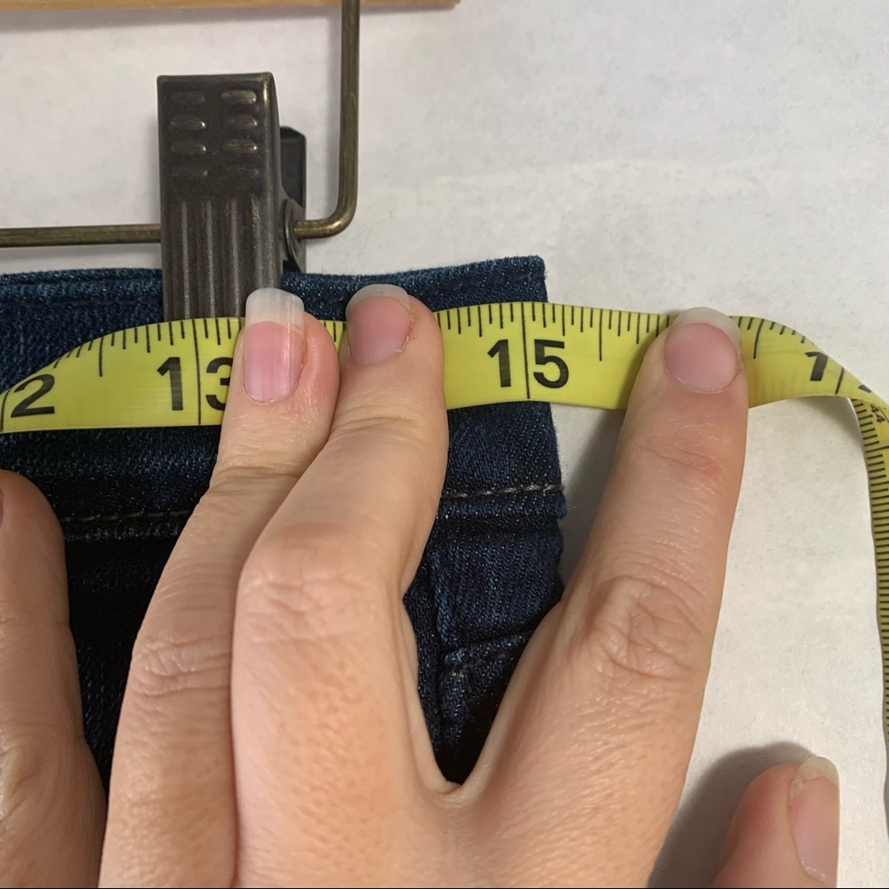 Levi’s 515 Cuffed Capris - Picture 14 of 14